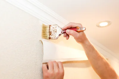 Pose de papier peint à Chilly — revêtements muraux et toiles de verre